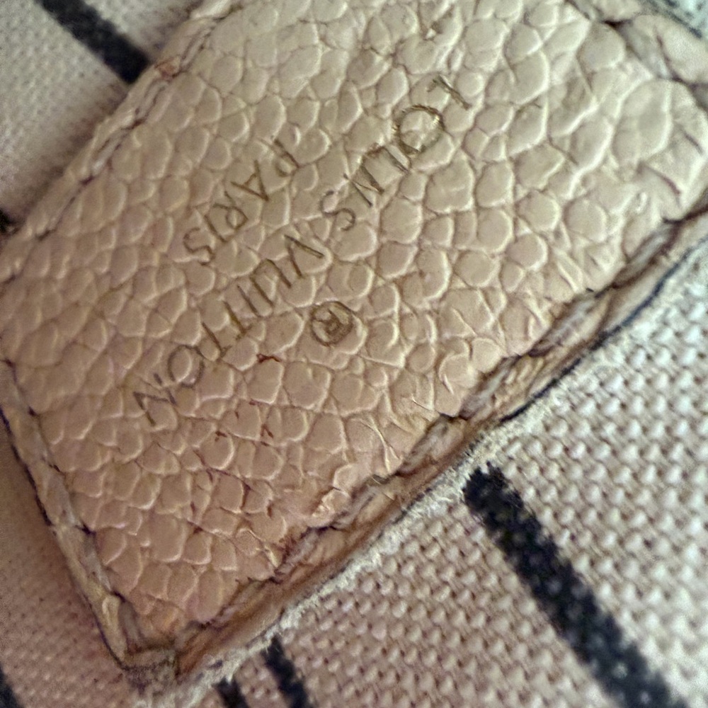 Louis Vuitton Pochette Métis Crossbody Bag - Picture 12 of 16